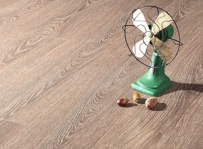 生活家地板橡木岁月 强化复合地板 脚感舒适环保无醛防水防潮 编号：ECS001844